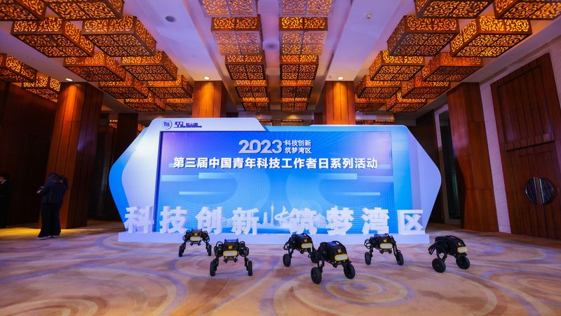 免费低代码平台助力微信小程序开发，揭秘其优势与挑战